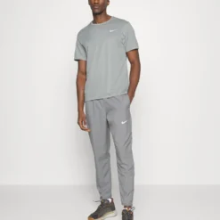 Nike Performance Miler - Sports T-Shirt - Particle Grey/Grey Fog/Silv -Default Template 5 117414c400c64c6fb2ba05b77fd3cb78 scaled