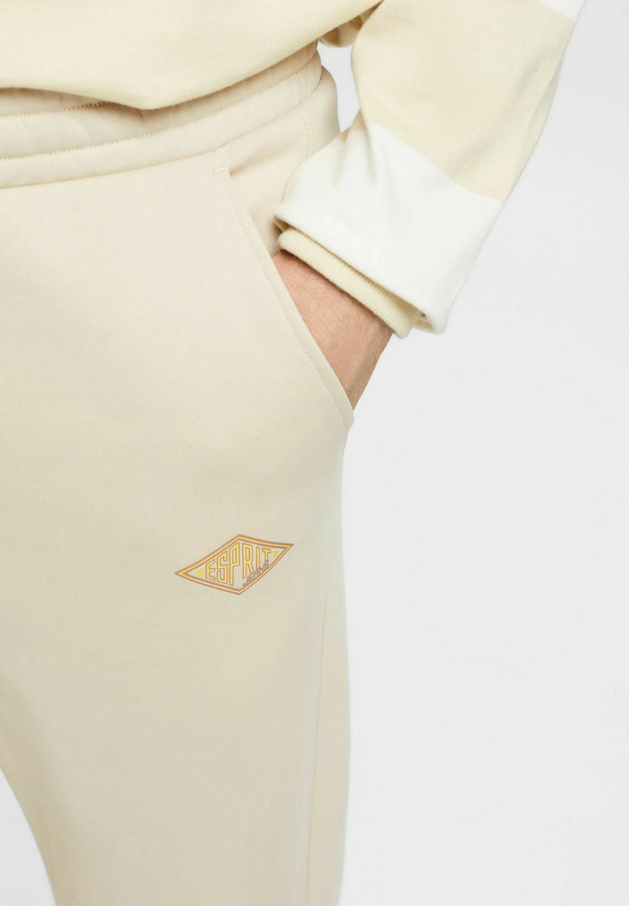ESPRIT Jogging Mit Logoprint - Tracksuit Bottoms - Light Taupe 6 ESPRIT Jogging Mit Logoprint - Tracksuit Bottoms - Light Taupe - Image 4