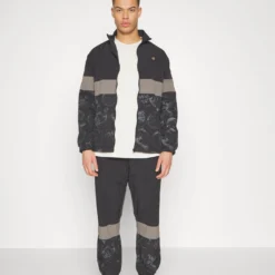 Santa Cruz Option Track Unisex - Tracksuit - Black -Default Template 5 ceb257a1e58b4f398404a81ba386b34d scaled